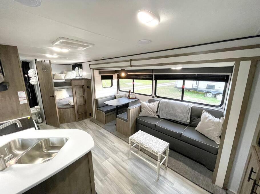 Rv Located On Private Property, Providing Access To The Guadalupe River, Accommodates Up To 5 Guests นิวบราวน์เฟลส์ ภายนอก รูปภาพ